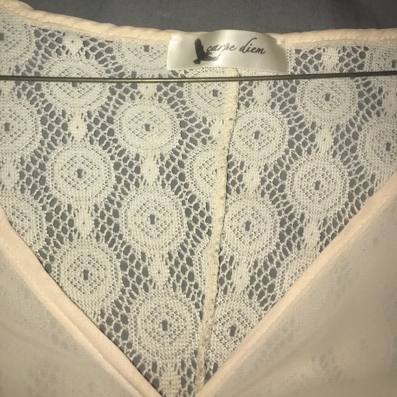 ‼️BOGO Cream crop top, tie front and lace detail - Picture 2 of 5